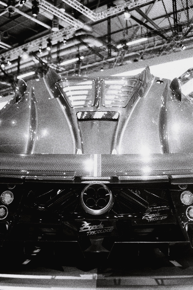 Illustration for article titled Photographing Supercars with Weird, Old Cameras